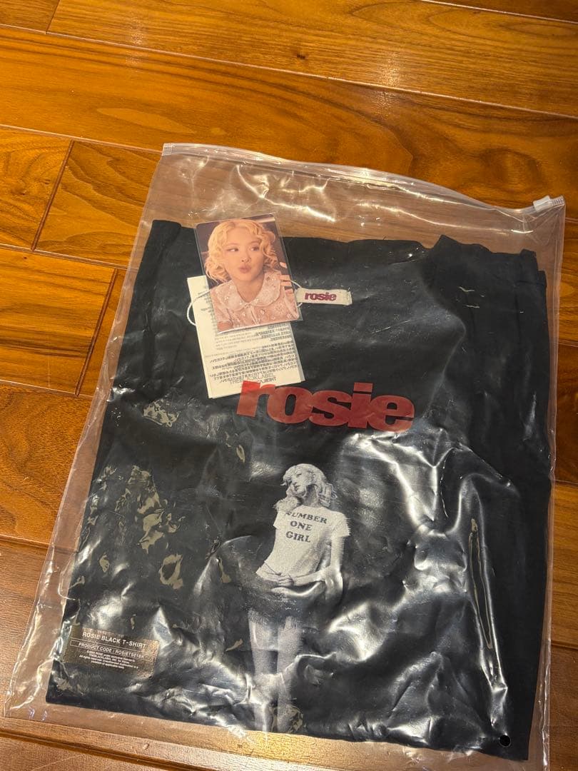 BLACKPINK ROSIE ロゼ BLACK T-SHIRT トレカ付き