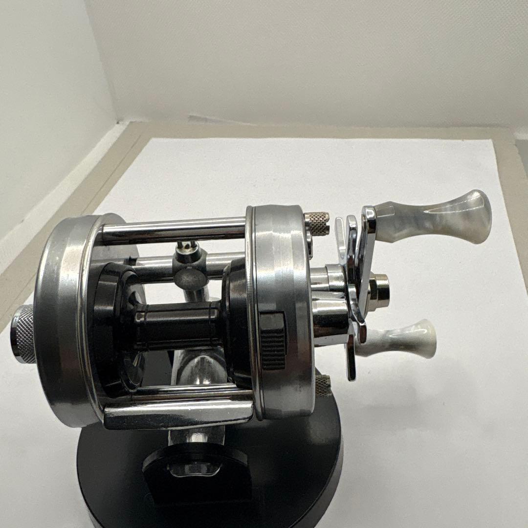 ペコちゃんABU 2500cシルバー美品