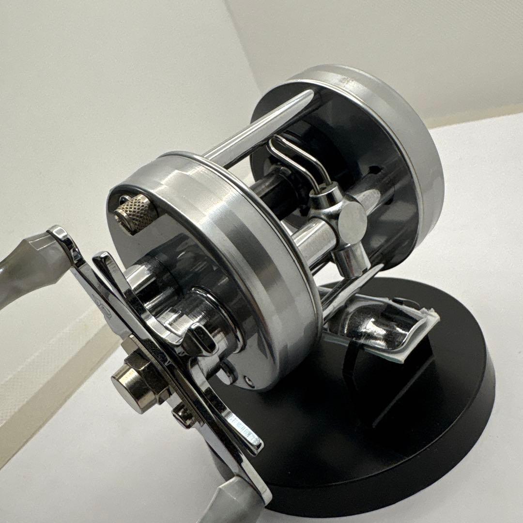 ペコちゃんABU 2500cシルバー美品