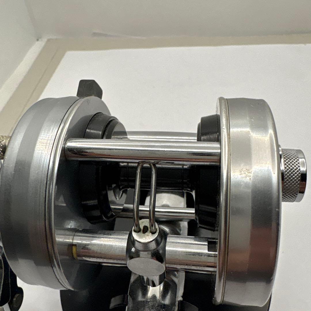 ペコちゃんABU 2500cシルバー美品