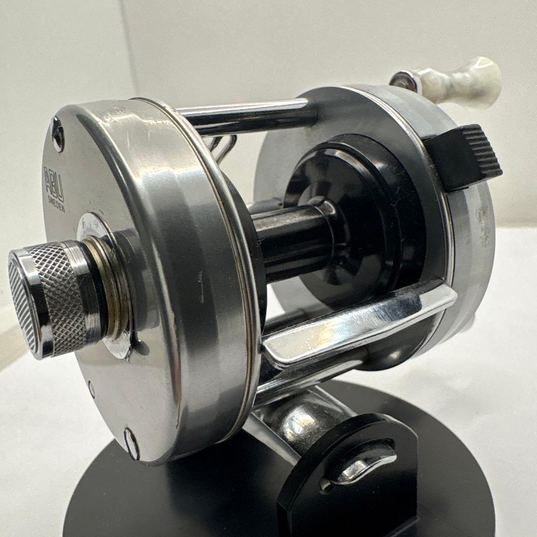 ペコちゃんABU 2500cシルバー美品