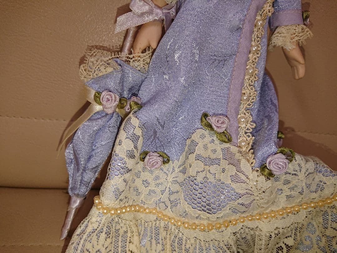 (海外輸入) ラベンダー色のドレス 貴婦人ドール 約30cm