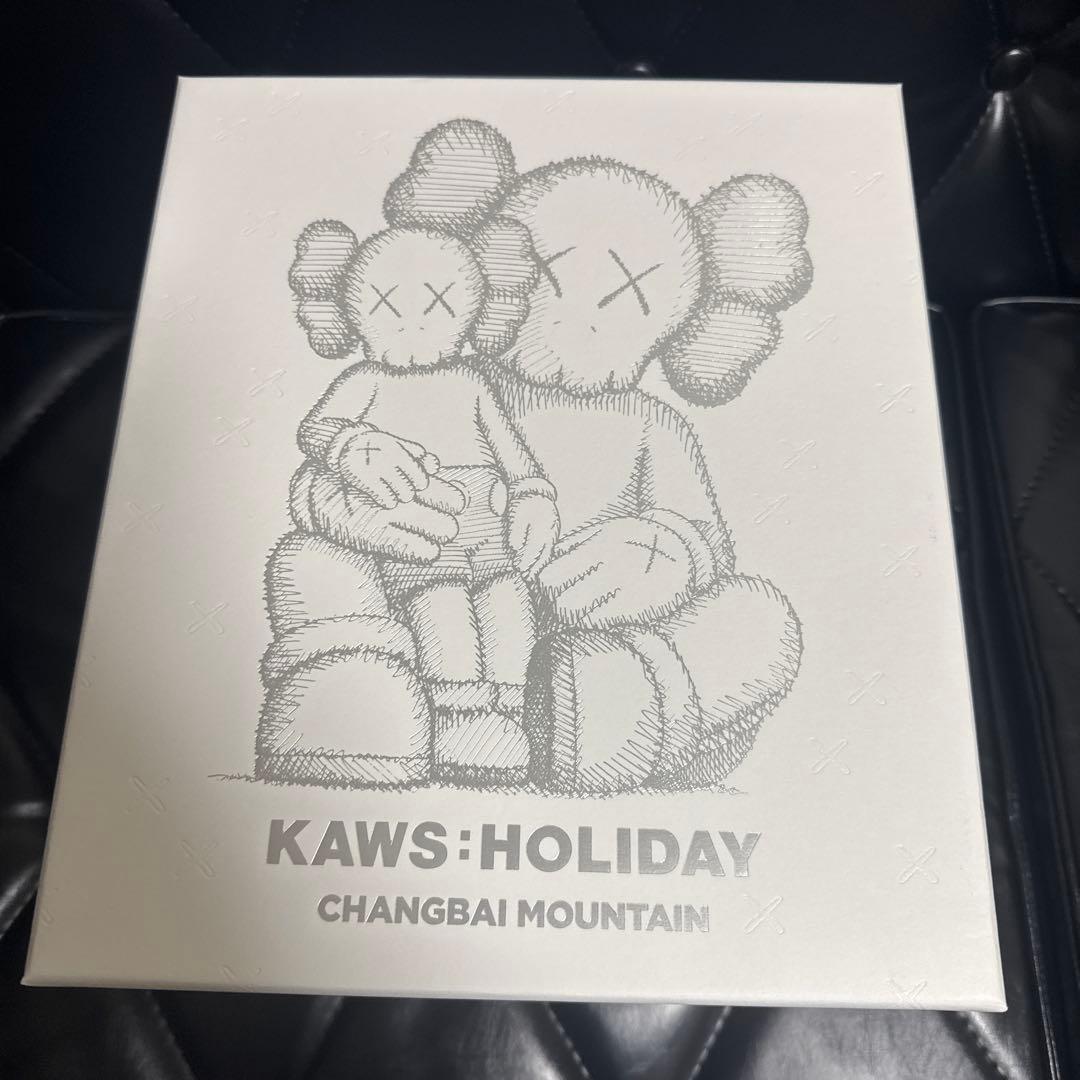 KAWS:HOLIDAYフィギュア　クリーム色ver. 未使用