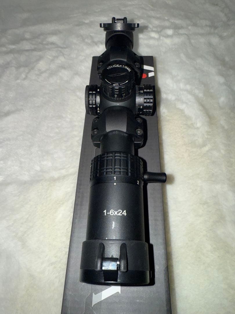 ライフルスコープ　LPVO 1-6×24mm 箱、付属品付き