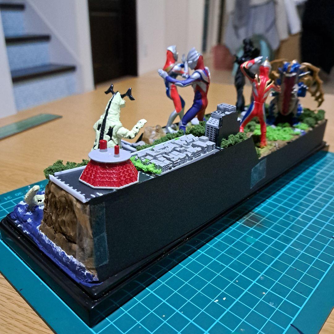 ジオラマ ウルトラマン ティガ・ダイナ・ガイア