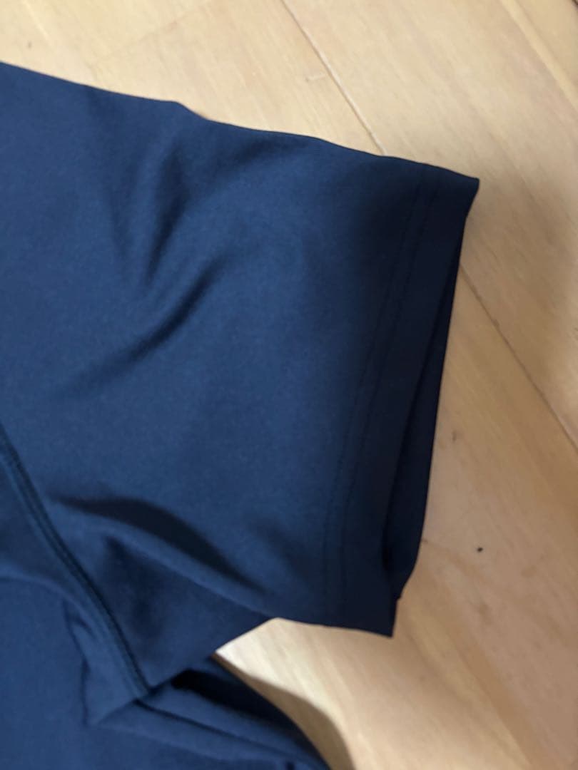 ブリーヒィングモックネックシャツ