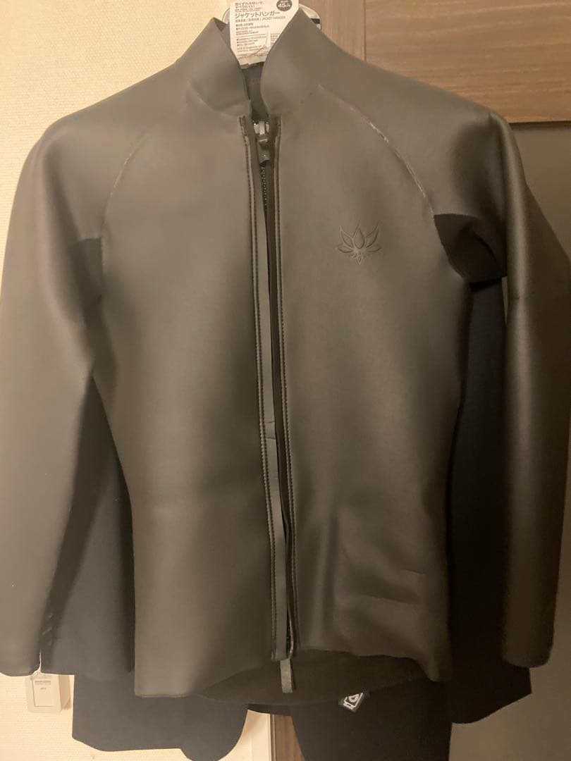 デウス　タッパー　mサイズ