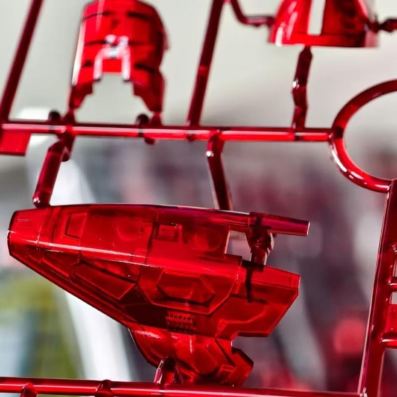 逆襲のシャーで有名なサザビーフィギュアが再現人気アニメ映画νガンダムの宿敵