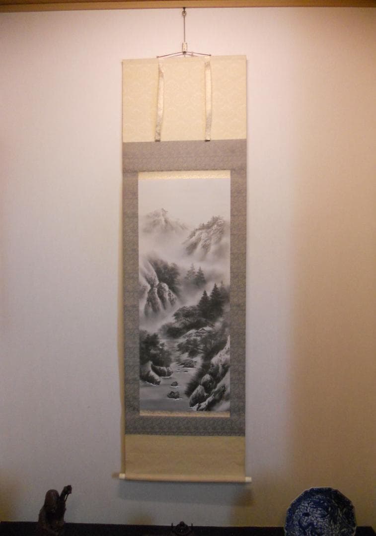 掛け軸 桂堂 水墨山水 絹本 希少 軸装 茶道具 掛軸 美品 です。