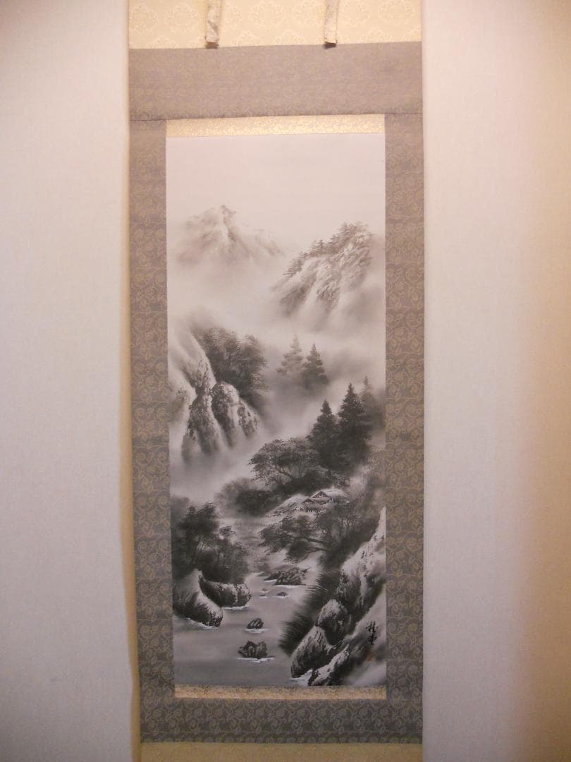 掛け軸 桂堂 水墨山水 絹本 希少 軸装 茶道具 掛軸 美品 です。