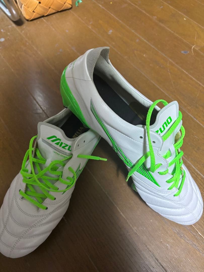 ミズノモレリア Neo 4ホワイト/グリーンミックスソール