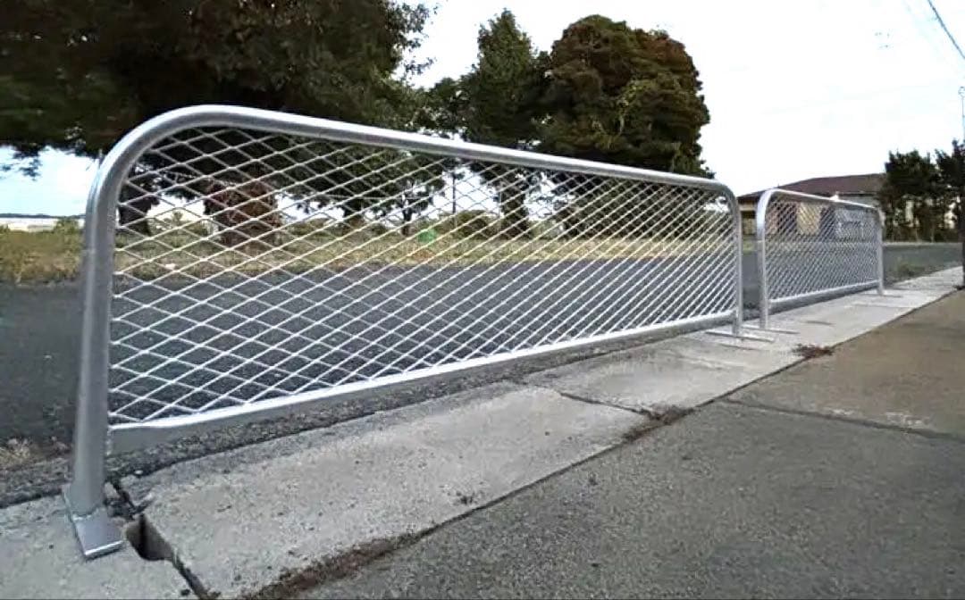 愛犬の脱走防止に！！自立式 アメリカンバリケード 1400×400