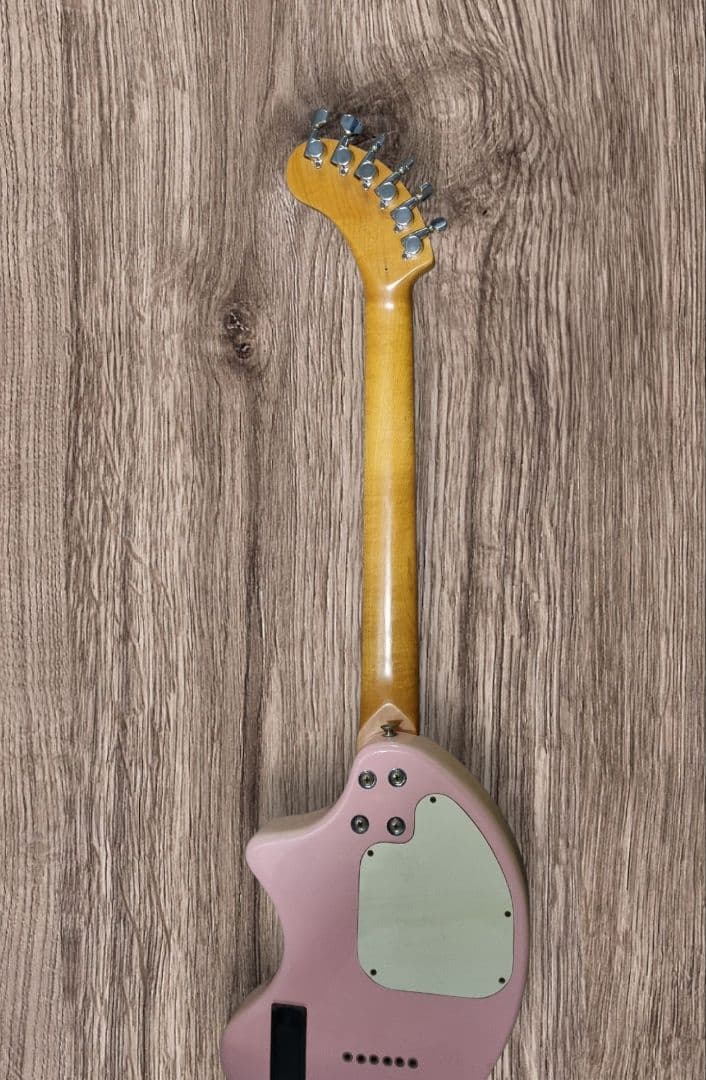 フェルナンデスZO-3ピンク エレキギター 内蔵スピーカー