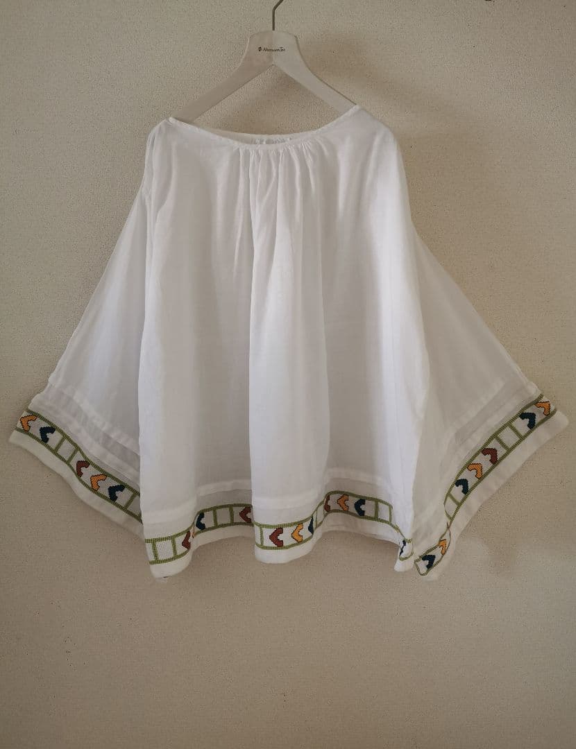 アンティークベルギー ニードルポイント色糸手刺繍 柔らかなファインリネンスモック