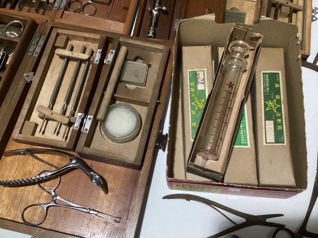 アンティーク医療器具大量　外科手術　注射器　ハサミ　木箱入り