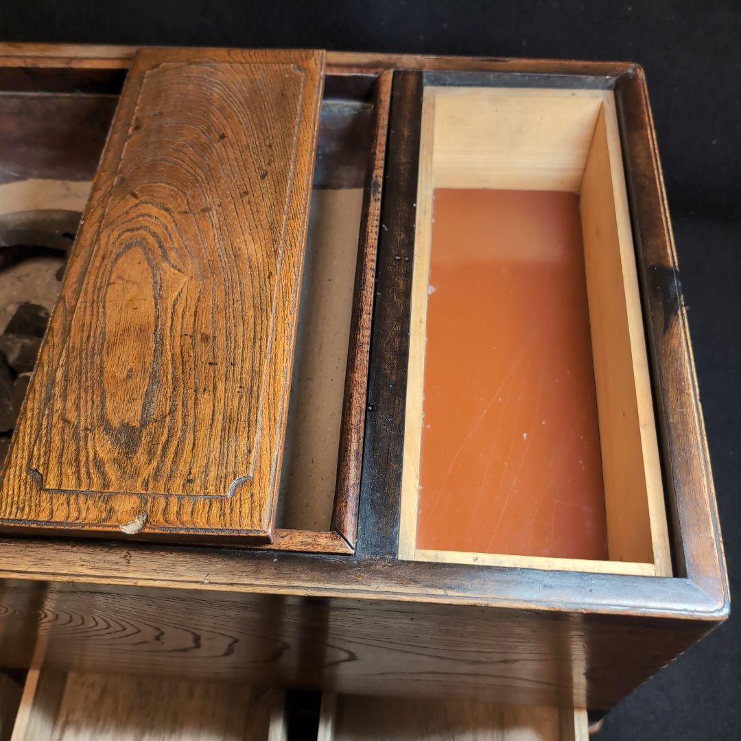 【火鉢】江戸火鉢　欅の見事な木目　酒を燗できる鉄瓶と五徳が一体化　備長炭藁灰付き