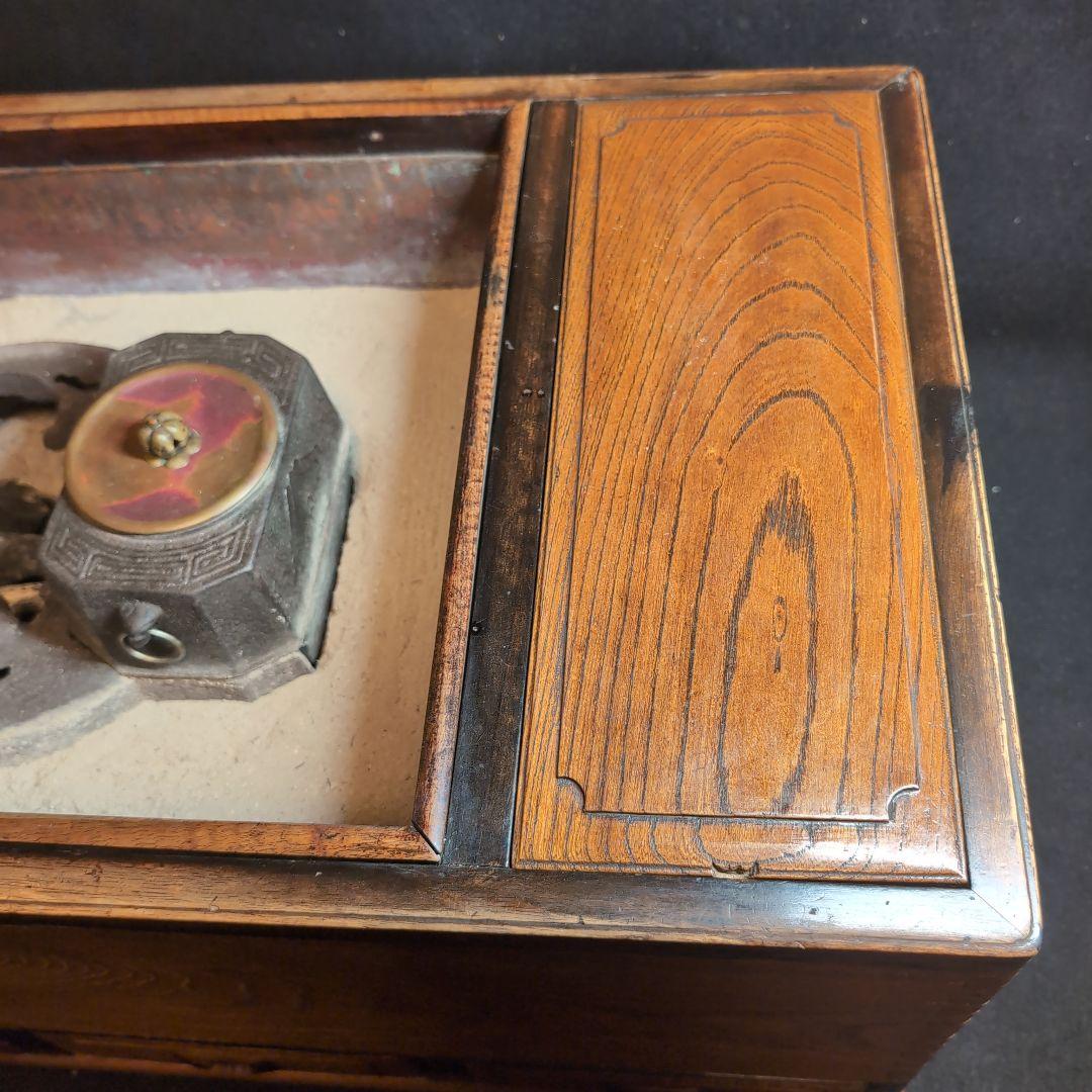 【火鉢】江戸火鉢　欅の見事な木目　酒を燗できる鉄瓶と五徳が一体化　備長炭藁灰付き