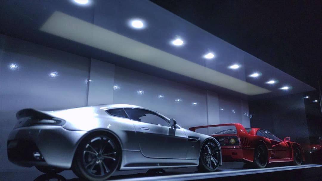 1/18 ジオラマ ショーケース LED照明 光センサー OFFタイマ ミニカー