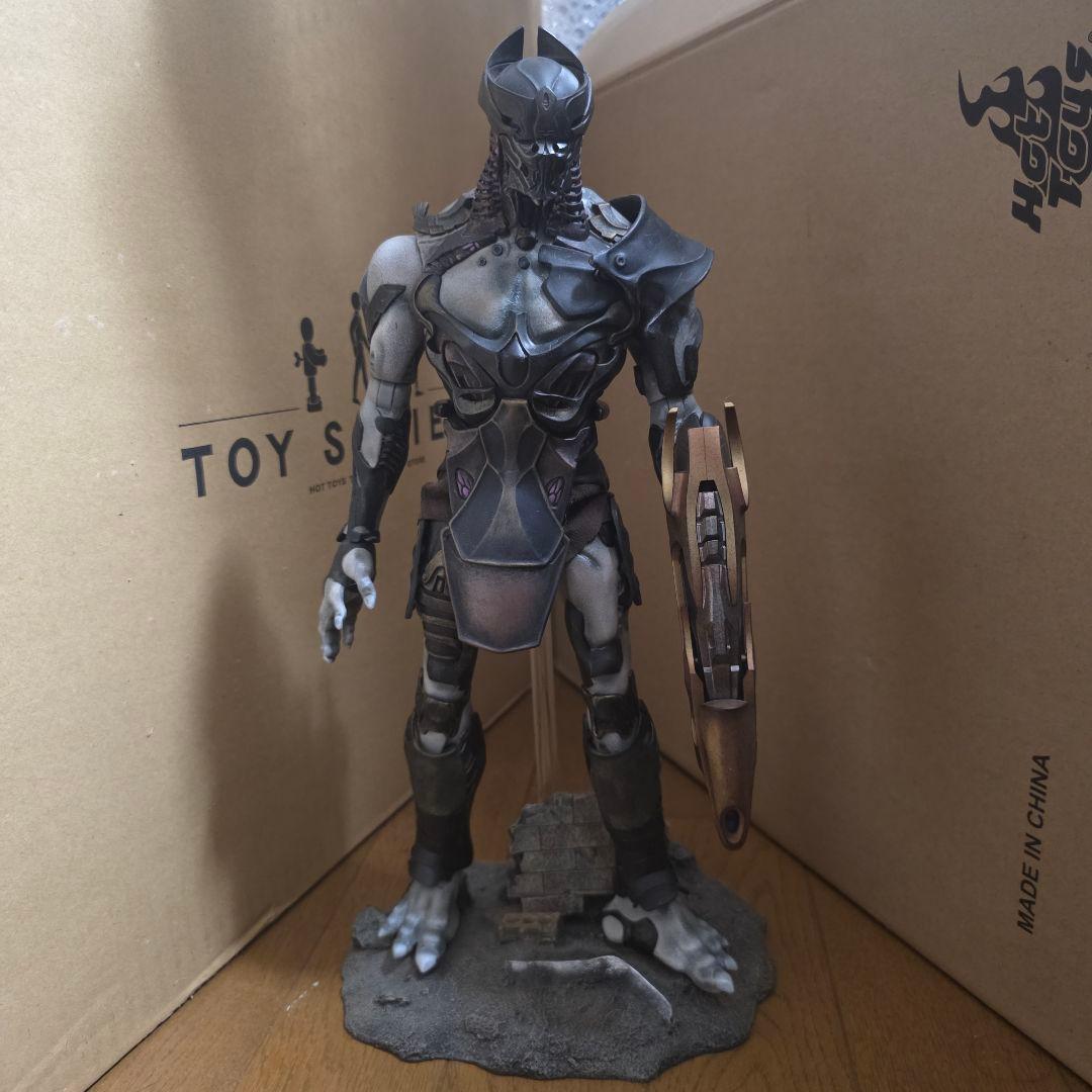 hottoys アベンジャーズ　チタウリ・コマンダー