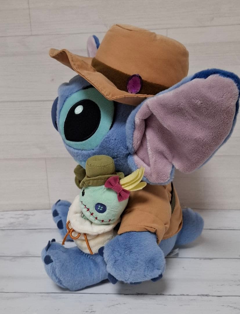 リロ&スティッチ　ぬいぐるみ　インディ ジョーンズ コラボ