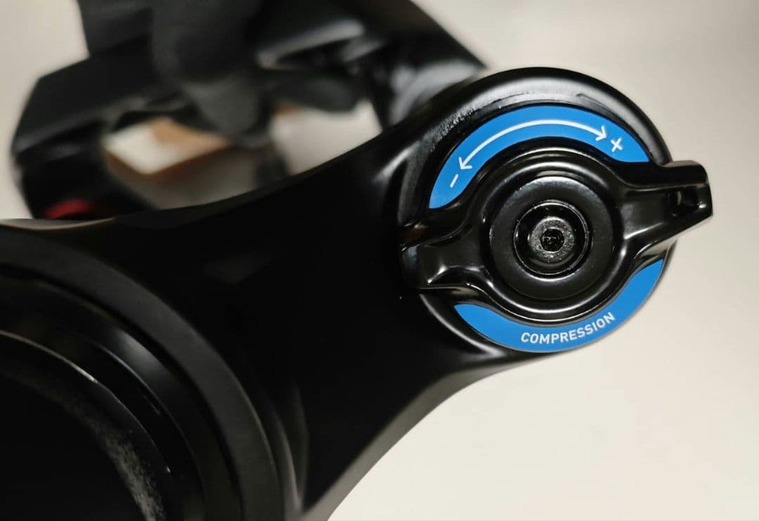 パーツ ROCKSHOX DOMAIN RC 1-1/8,1.8 160mm 29er