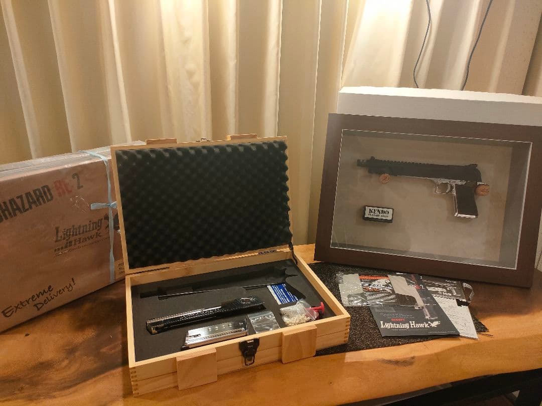 バイオハザードRE2 ライトニングホーク　東京マルイ　デザートイーグル　限定