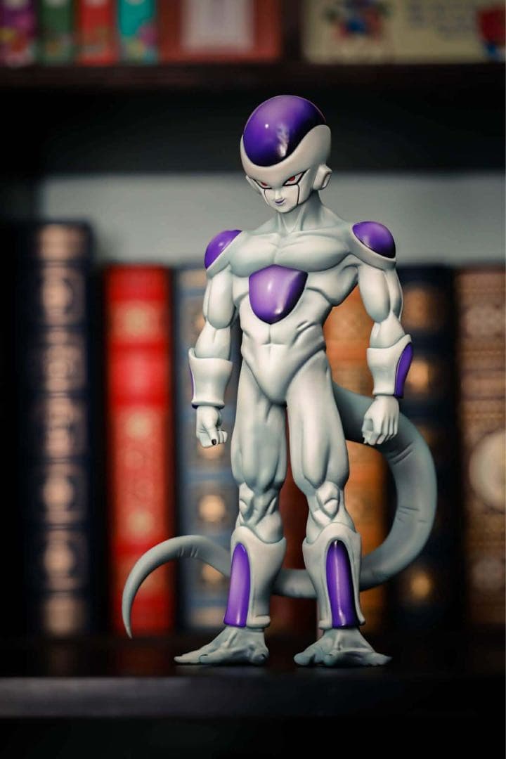 ドラゴンボールFriezaフリーザ フィギュア 紫と白