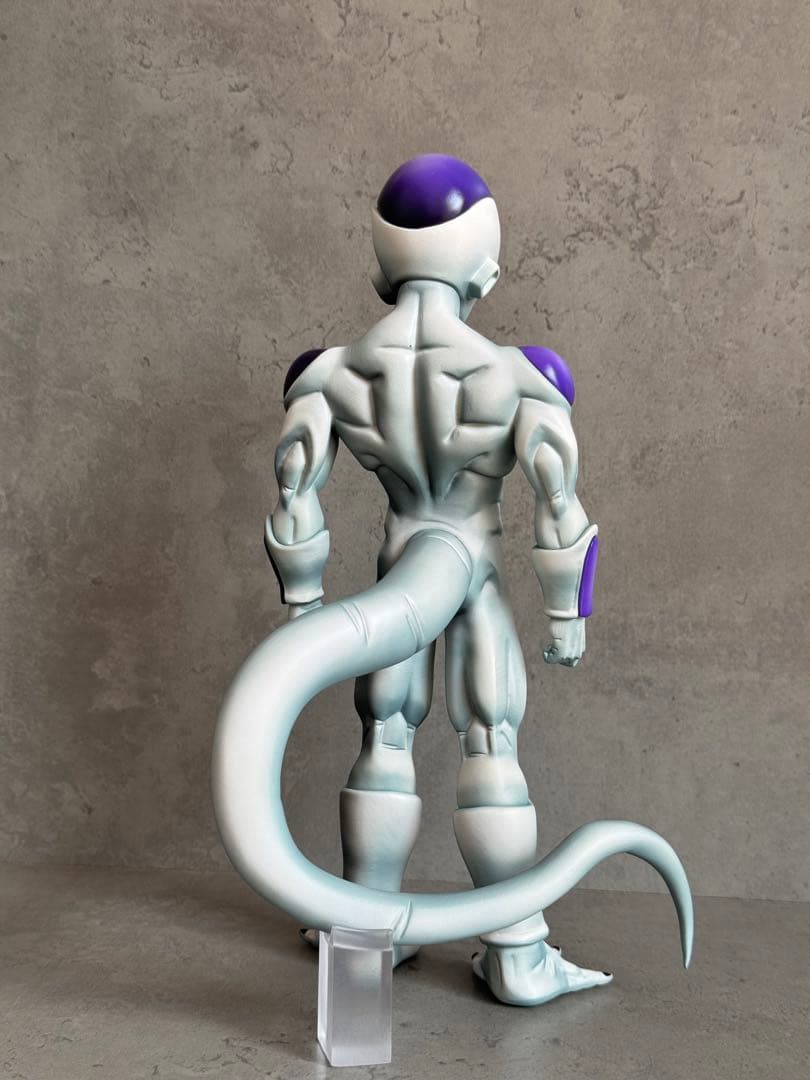 ドラゴンボールFriezaフリーザ フィギュア 紫と白