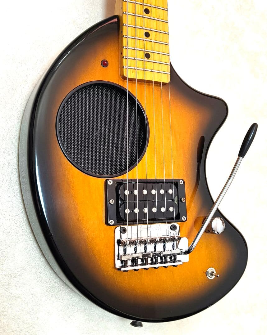 【美品】ZO-3 芸達者 2TS アンプ内蔵ミニギター 専用ケース付き!