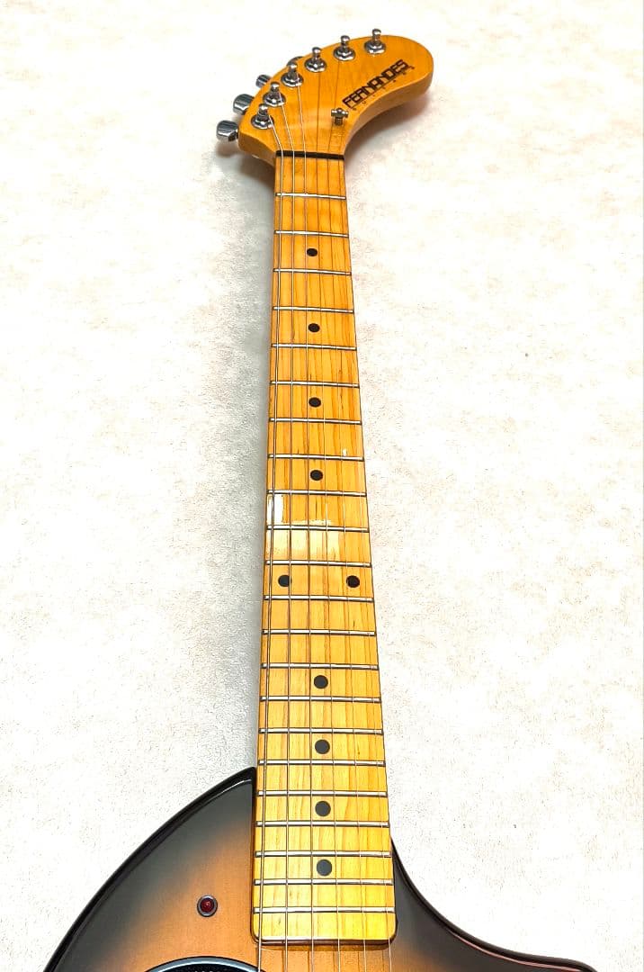 【美品】ZO-3 芸達者 2TS アンプ内蔵ミニギター 専用ケース付き!