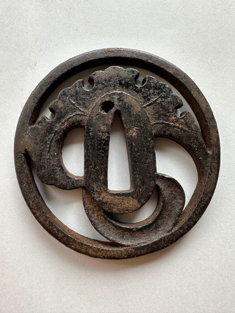 透かし鍔 古鍔 鉄地 鐔　鉄地つば 刀装具 古美術 時代物 海浪の図 26A2