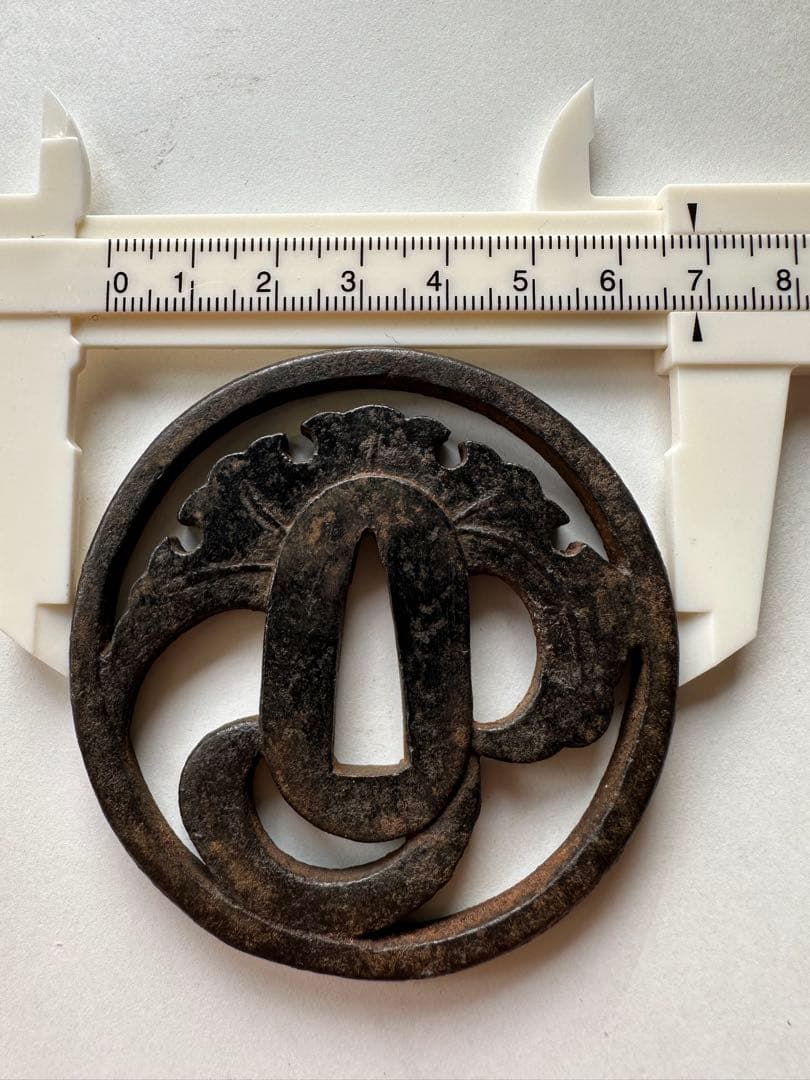 透かし鍔 古鍔 鉄地 鐔　鉄地つば 刀装具 古美術 時代物 海浪の図 26A2