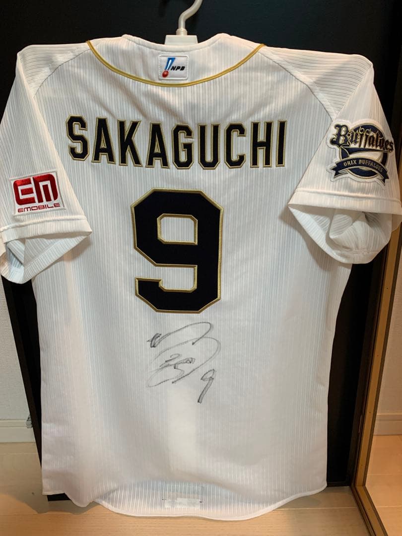 オリックスバファローズ　　ユニフォーム　直筆サイン　坂口智隆