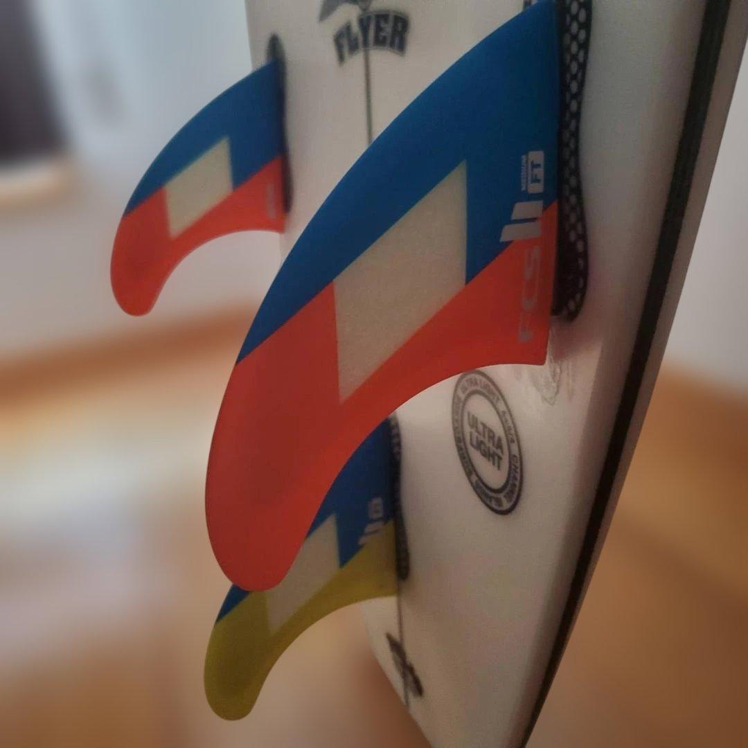 FLYER & AL MERRICK トライフィンショートボード