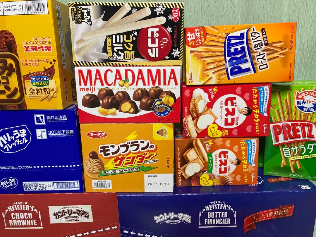 詰め合わせ　大量お菓子セット プッカ、ブラックサンダー、紗々、カントリーマアム他