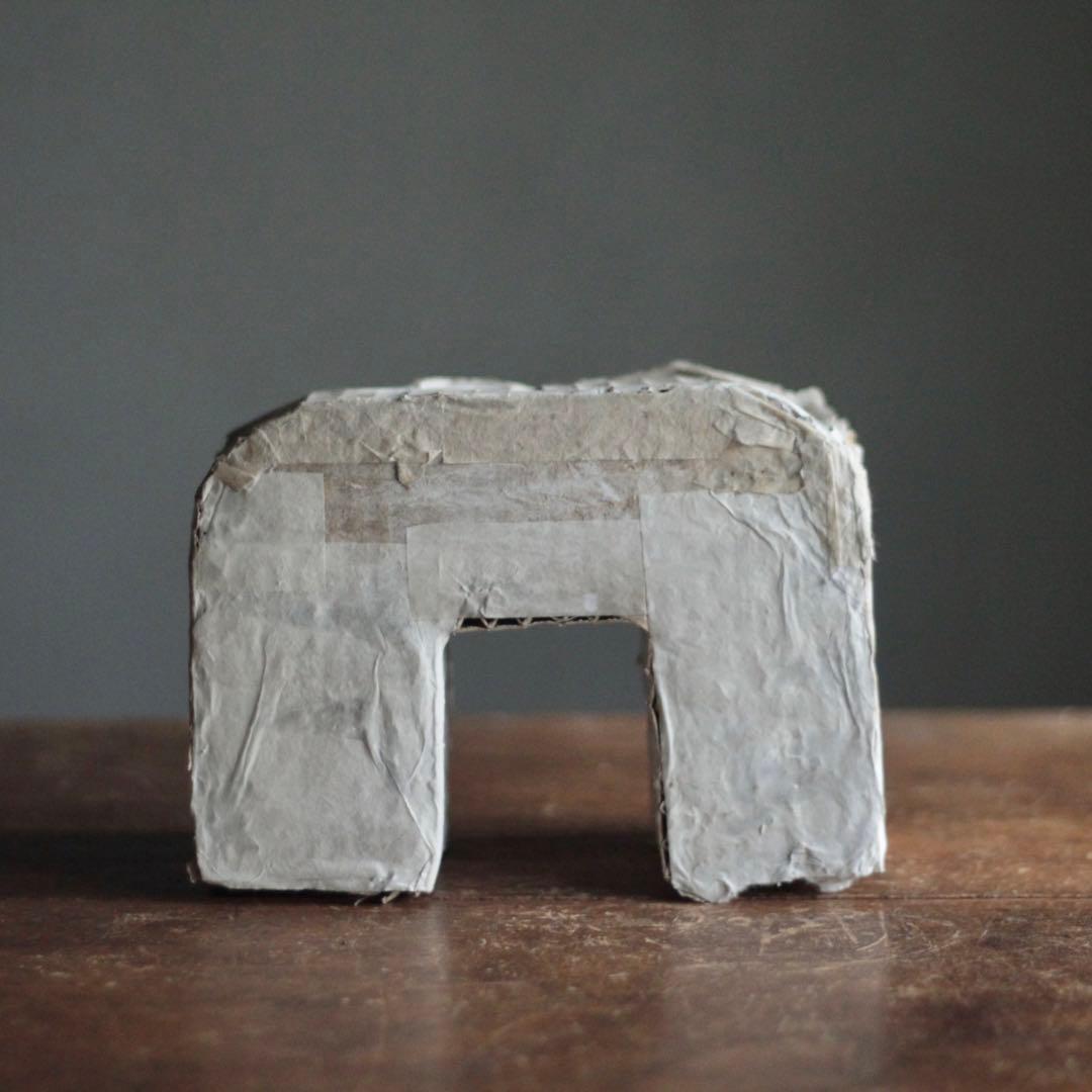 ダンボールと紙でできた 「太陽の門」 オブジェ