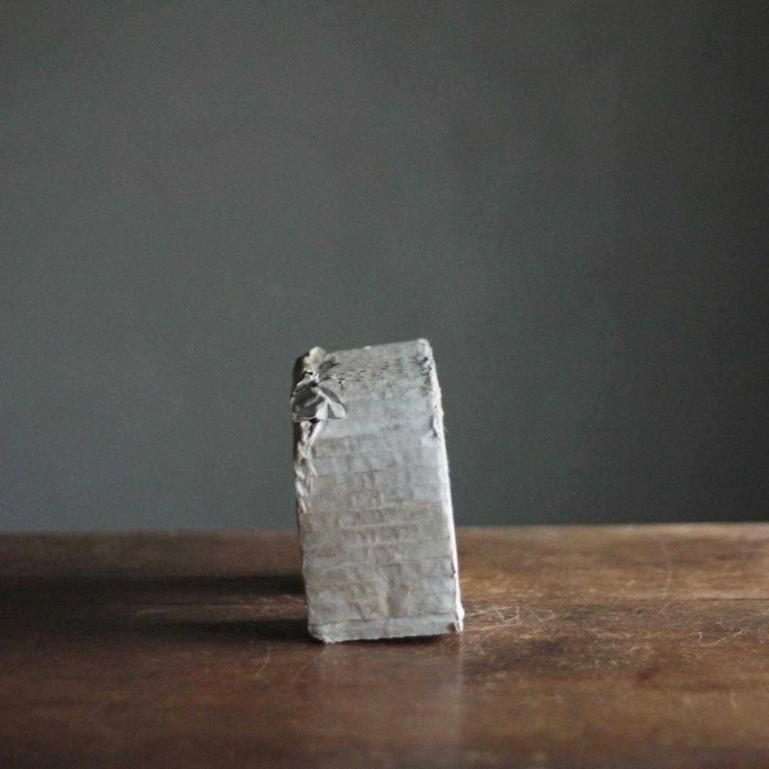 ダンボールと紙でできた 「太陽の門」 オブジェ