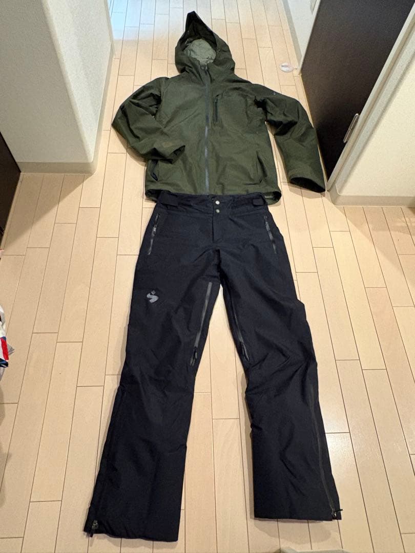 Sweet Protection 上オリーブグリーン 下ブラック サイズS