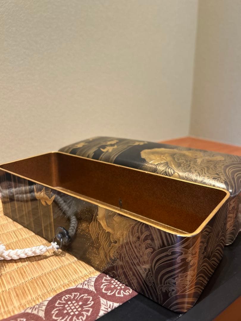 金蒔絵　美術品　金色の岩千鳥と波模様