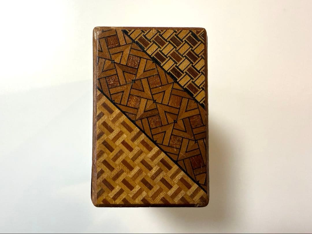 箱根寄木細工　秘密箱　からくり箱　ひみつ箱