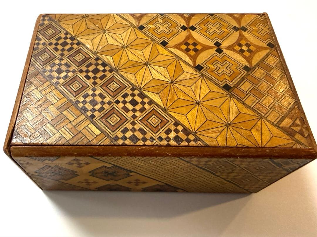 箱根寄木細工　秘密箱　からくり箱　ひみつ箱