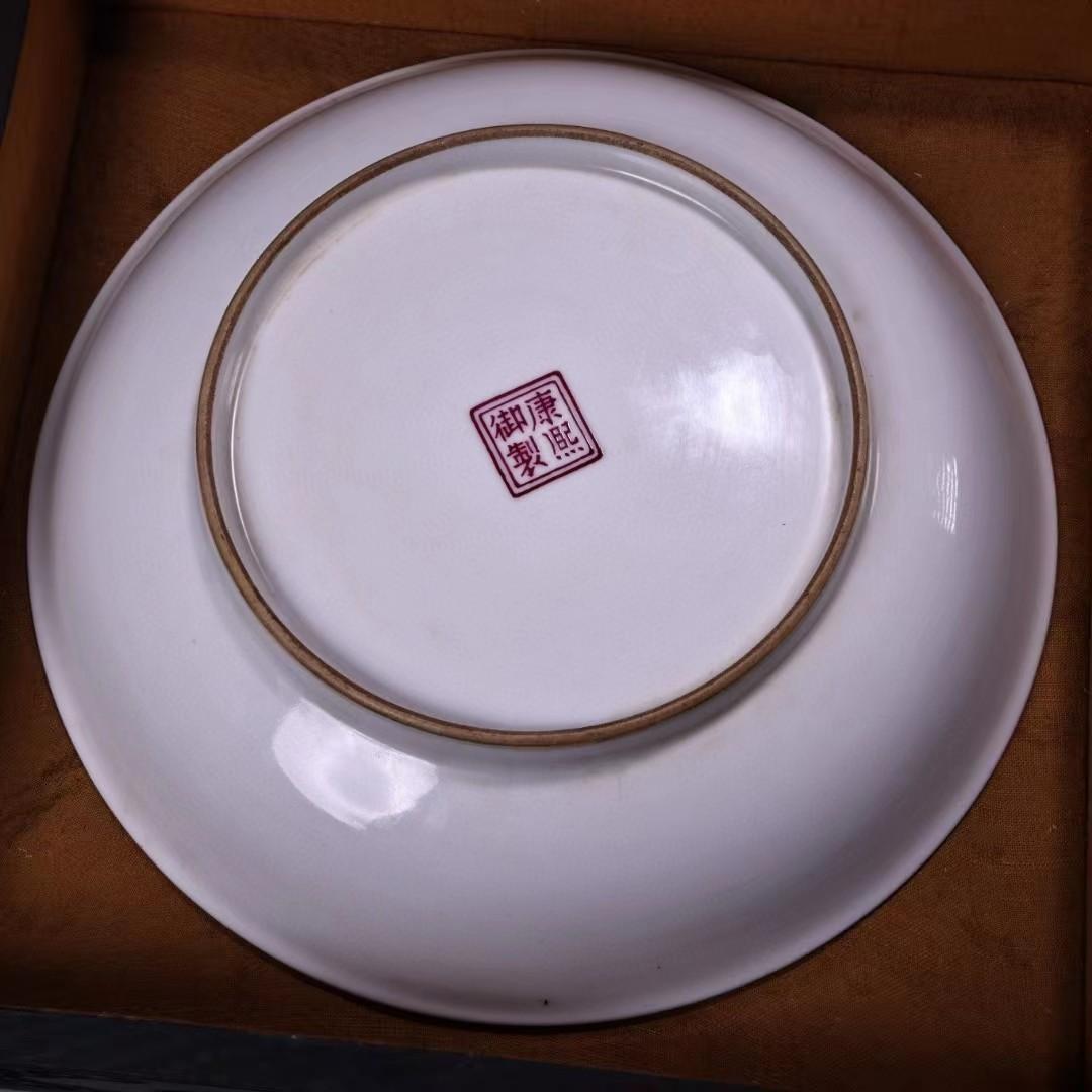 中国古美術・珍蔵粉彩・瑞獣鳳凰絵磁器の中皿・純手描き・箱付・置物・文房具・観賞皿