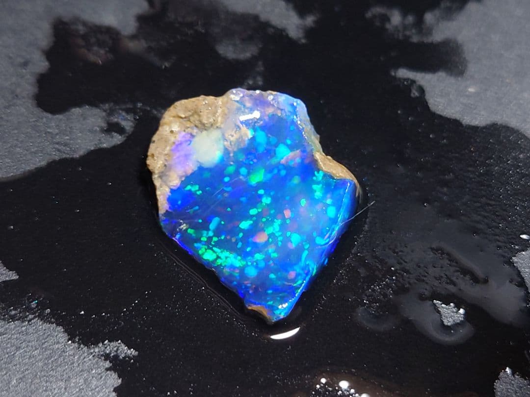 エチオピアウェロ産　チョーク　オパール　　原石　鉱物標本　星空のような