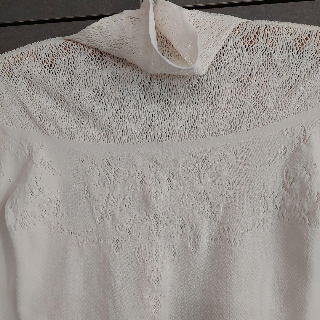 チャコットのハイネックノーソイングトップス