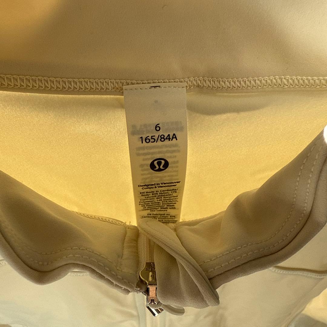 Lululemon SIZE6ライトウエイトランニングジャケット