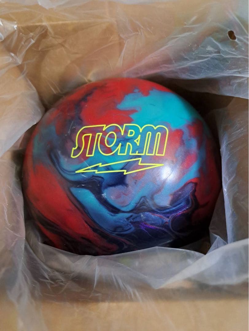 IDENTITY STORM BELMO ボウリングボール