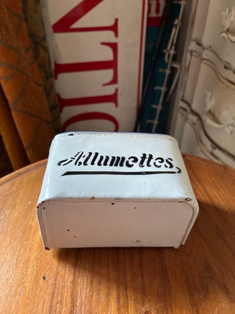 フランス　アンティーク　ホーロー　アリュメット缶　マッチ入れ　ホワイト　黒文字