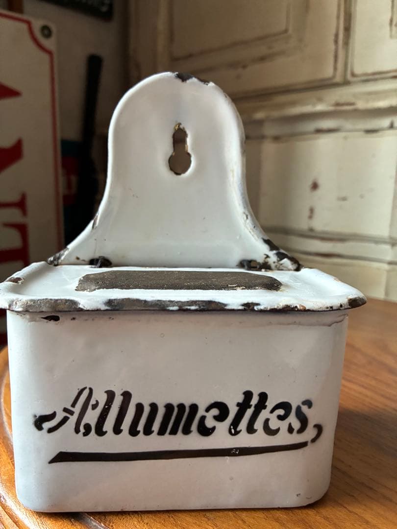 フランス　アンティーク　ホーロー　アリュメット缶　マッチ入れ　ホワイト　黒文字
