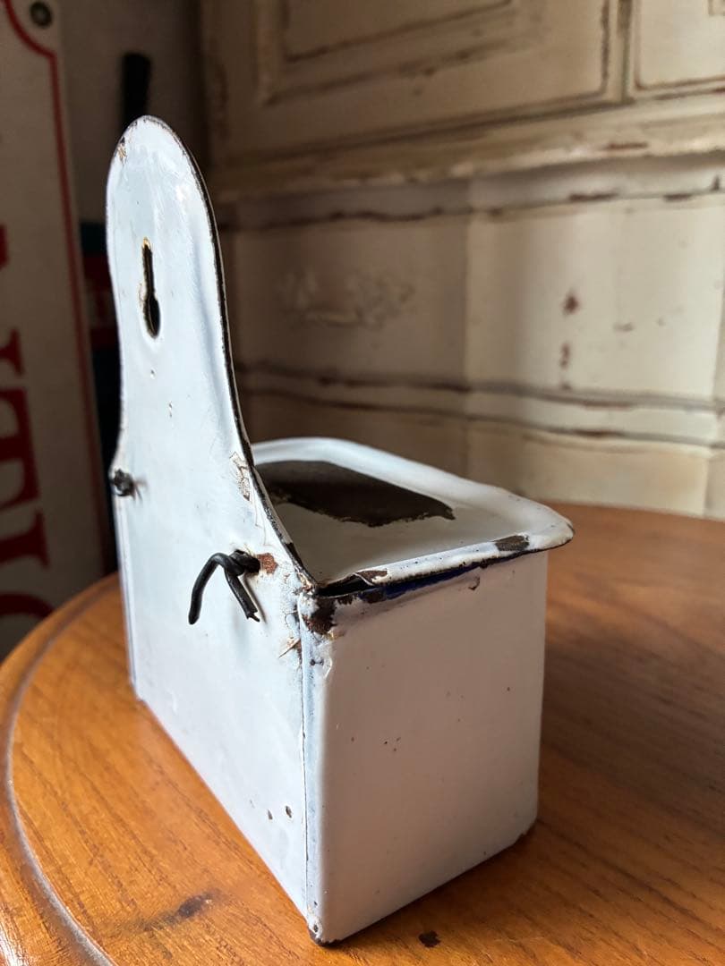 フランス　アンティーク　ホーロー　アリュメット缶　マッチ入れ　ホワイト　黒文字