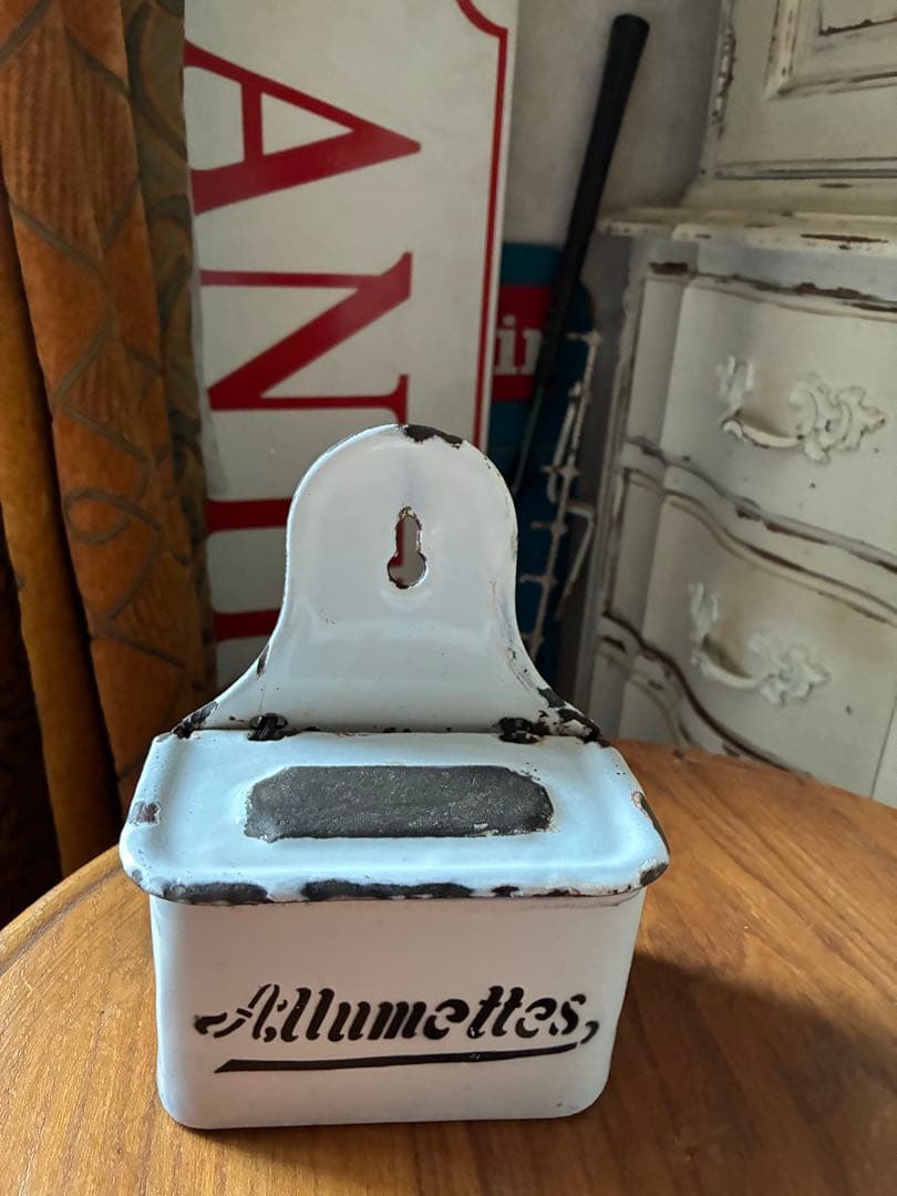 フランス　アンティーク　ホーロー　アリュメット缶　マッチ入れ　ホワイト　黒文字